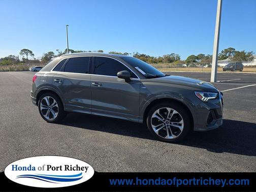 2020 Audi Q3 45 S line Prestige