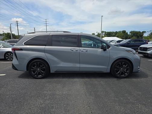 2023 Toyota Sienna XSE 7 Passenger