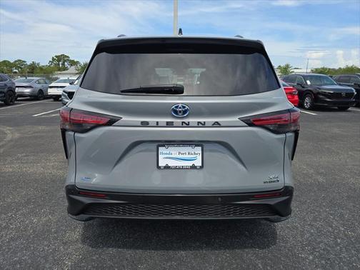 2023 Toyota Sienna XSE 7 Passenger