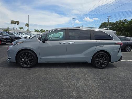 2023 Toyota Sienna XSE 7 Passenger