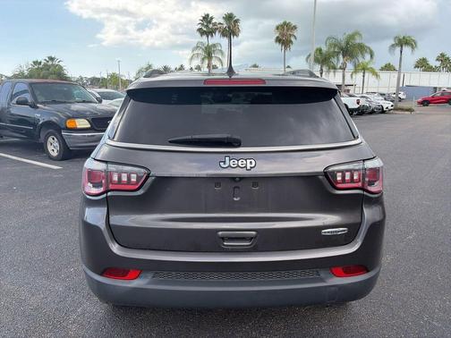 Granite Crystal Metallic Clearcoat 2020 Jeep Compass Latitude