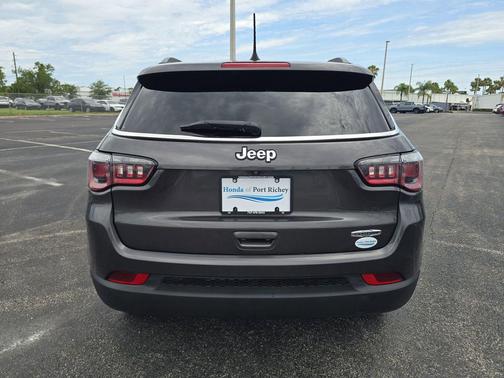 Granite Crystal Metallic Clearcoat 2020 Jeep Compass Latitude