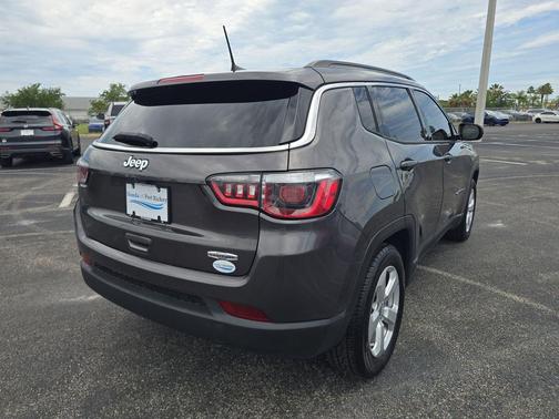 Granite Crystal Metallic Clearcoat 2020 Jeep Compass Latitude