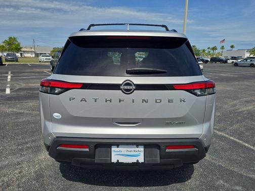 2023 Nissan Pathfinder SV 4WD