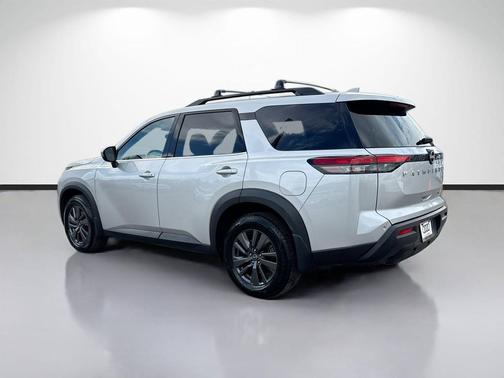 Brilliant Silver Metallic 2023 Nissan Pathfinder SV 4WD