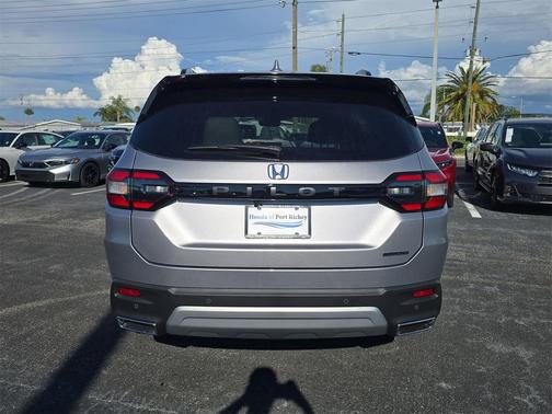 2025 Honda Pilot Touring 8-Passenger