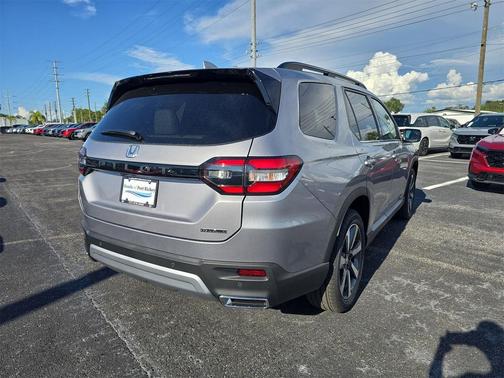 2025 Honda Pilot Touring 8-Passenger