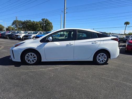 2021 Toyota Prius LE