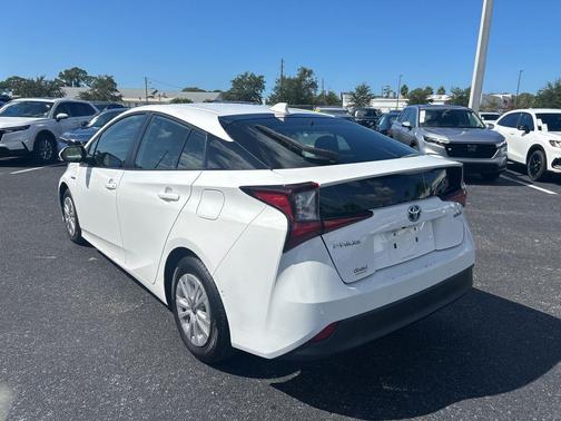 2021 Toyota Prius LE
