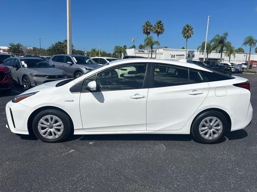 2021 Toyota Prius LE