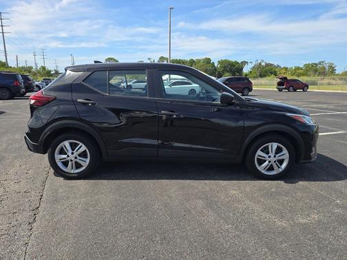 Super Black 2021 Nissan Kicks S