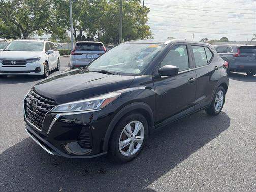 Super Black 2021 Nissan Kicks S