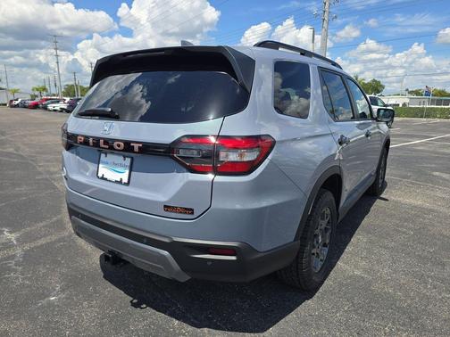 Sonic Gray Pearl 2026 Honda Pilot TrailSport