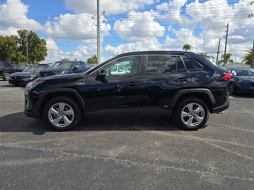 2021 Toyota RAV4 Hybrid XLE Premium