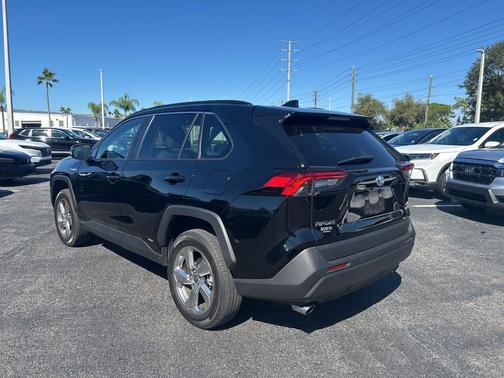 2021 Toyota RAV4 Hybrid XLE Premium