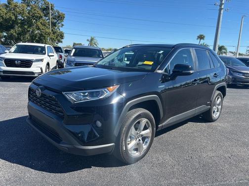 2021 Toyota RAV4 Hybrid XLE Premium