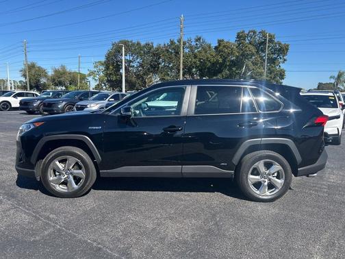 2021 Toyota RAV4 Hybrid XLE Premium