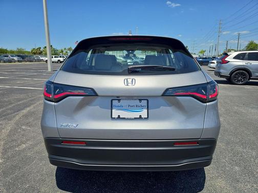 Lunar Silver Metallic 2025 Honda HR-V LX