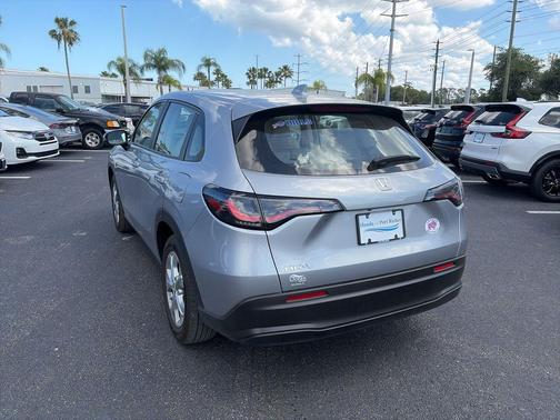 Lunar Silver Metallic 2025 Honda HR-V LX