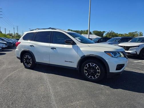 2019 Nissan Pathfinder SV
