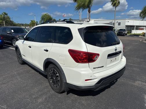 2019 Nissan Pathfinder SV