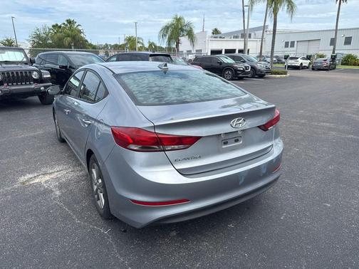 Shale Gray Metallic 2017 Hyundai ELANTRA SE