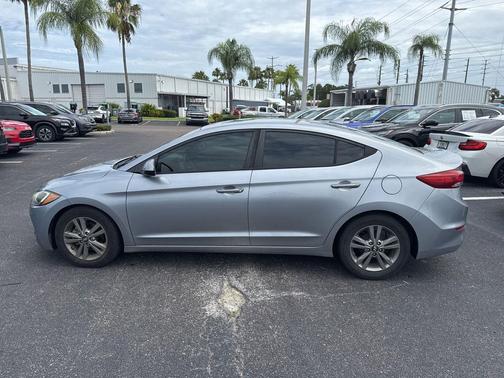 Shale Gray Metallic 2017 Hyundai ELANTRA SE
