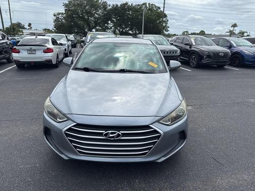 Shale Gray Metallic 2017 Hyundai ELANTRA SE