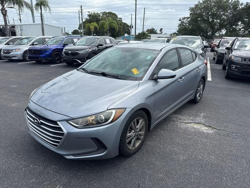 Shale Gray Metallic 2017 Hyundai ELANTRA SE