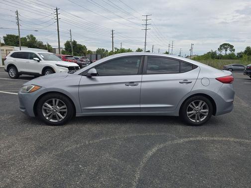 Shale Gray Metallic 2017 Hyundai ELANTRA SE
