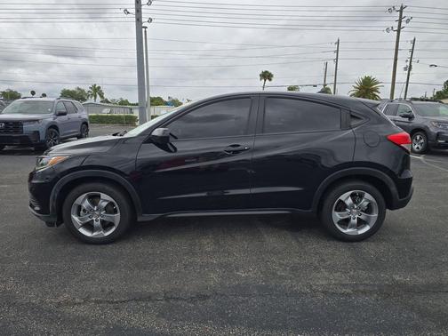 Crystal Black Pearl 2022 Honda HR-V LX