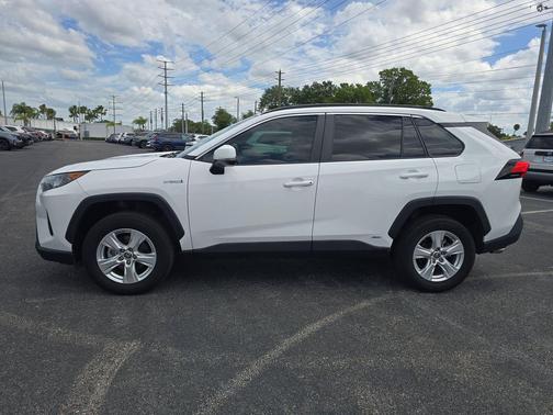 Super White 2021 Toyota RAV4 Hybrid SE