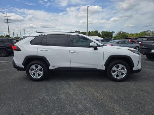 Super White 2021 Toyota RAV4 Hybrid SE