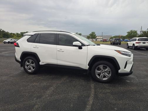 Ice Cap 2024 Toyota RAV4 Hybrid XLE