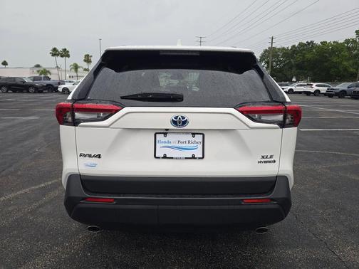Ice Cap 2024 Toyota RAV4 Hybrid XLE