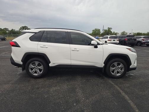 Ice Cap 2024 Toyota RAV4 Hybrid XLE