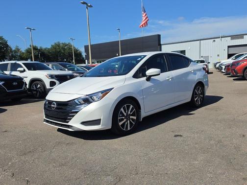 Aspen White 2023 Nissan Versa 1.6 SV
