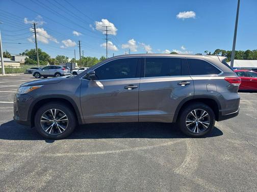 Predawn Gray Mica 2018 Toyota Highlander LE Plus