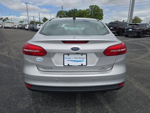 Ruby Red Metallic Tinted Clearcoat 2016 Ford Focus SE