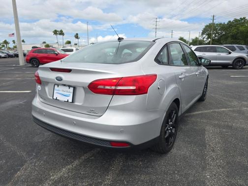 Ruby Red Metallic Tinted Clearcoat 2016 Ford Focus SE