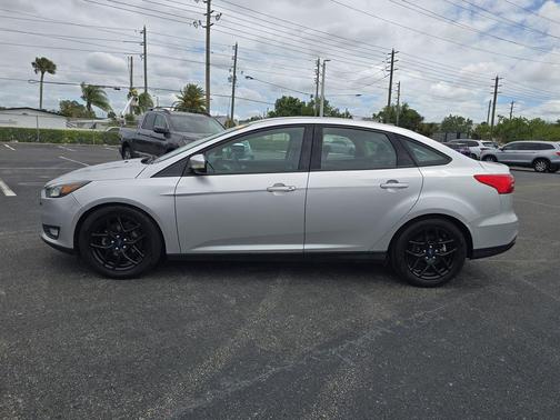 Ruby Red Metallic Tinted Clearcoat 2016 Ford Focus SE