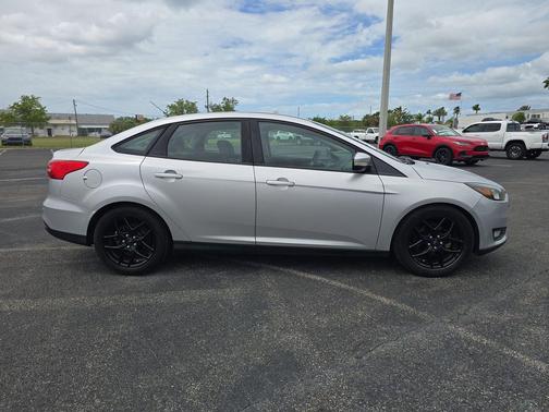 Ruby Red Metallic Tinted Clearcoat 2016 Ford Focus SE