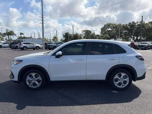Platinum White Pearl 2024 Honda HR-V LX
