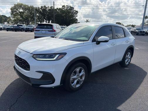 Platinum White Pearl 2024 Honda HR-V LX