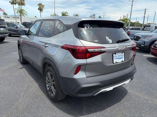 Steel Gray 2023 Kia Seltos LX