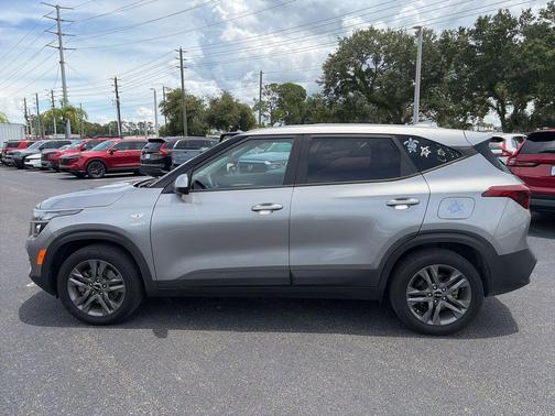 Steel Gray 2023 Kia Seltos LX
