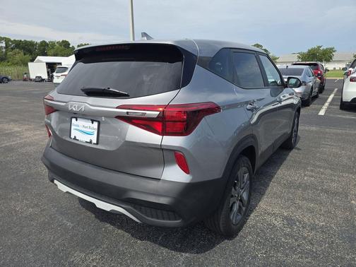 Steel Gray 2023 Kia Seltos LX