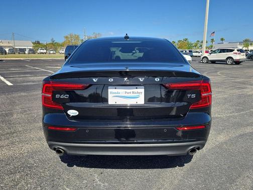 2019 Volvo S60 T5 Momentum