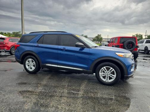 Atlas Blue Metallic 2021 Ford Explorer XLT