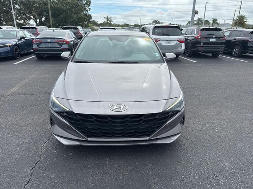 2023 Hyundai ELANTRA SE